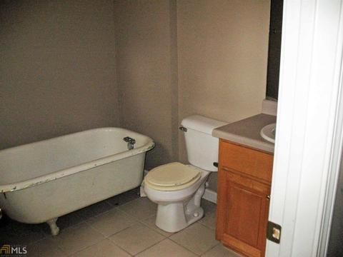 302 Taylor St, Barnesville, GA 30204 photo 12