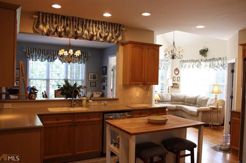 4077 Sandy Branch Dr, Buford, GA 30519 photo 5