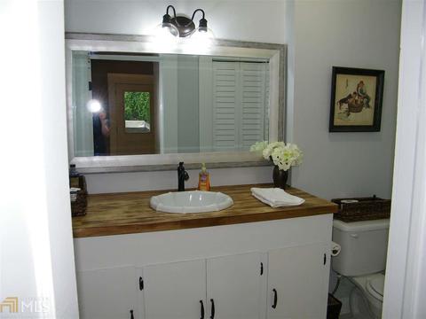 36 E New St, Winder, GA 30680 photo 22