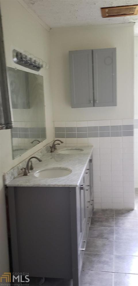 215 Sims St, Barnesville, GA 30204 photo 8