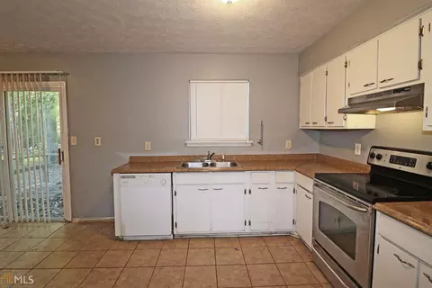 7023 Stephens Dr, Rex, GA 30273 photo 3