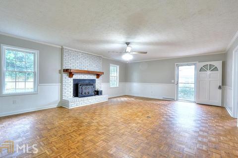 89 Peach St, Commerce, GA 30529 photo 3