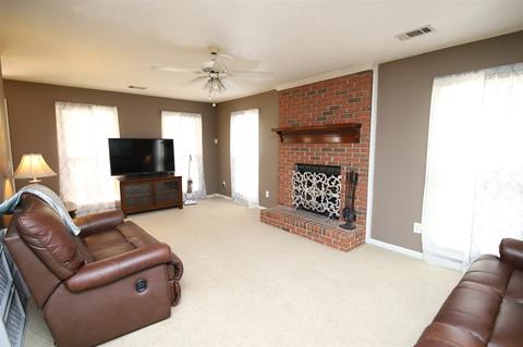 119 Twelve Oaks Dr, Lagrange, GA 30240 photo 3