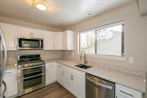 4055 Sugar Mill Dr, Duluth, GA 30096 photo 9