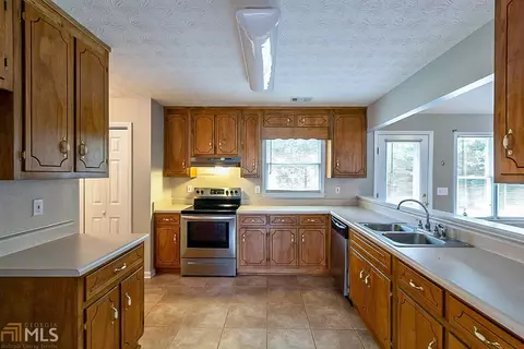 80 Millcrest Dr, Covington, GA 30016 photo 2