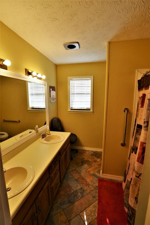 135 Hamilton Dr, Lagrange, GA 30240 photo 11