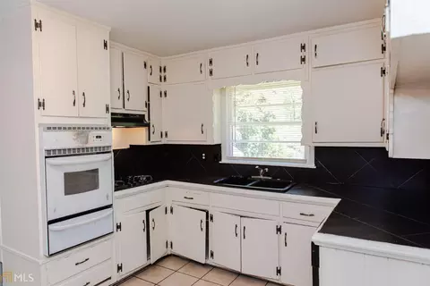 5924 Phillips Dr, Morrow, GA 30260 photo 14