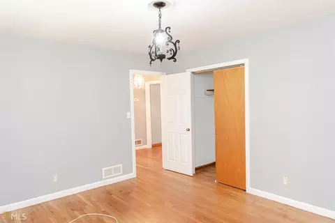 5924 Phillips Dr, Morrow, GA 30260 photo 12