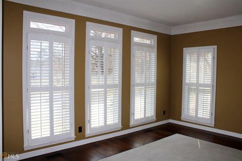 220 Village Dr, Lagrange, GA 30240 photo 9
