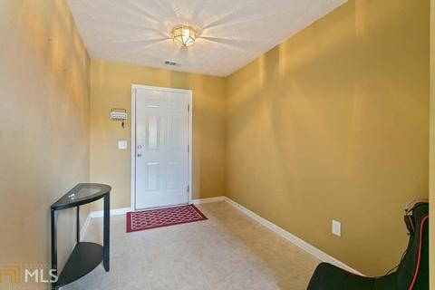 662 Lakes Cir, Lithonia, GA 30058 photo 2