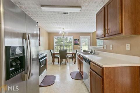 662 Lakes Cir, Lithonia, GA 30058 photo 10