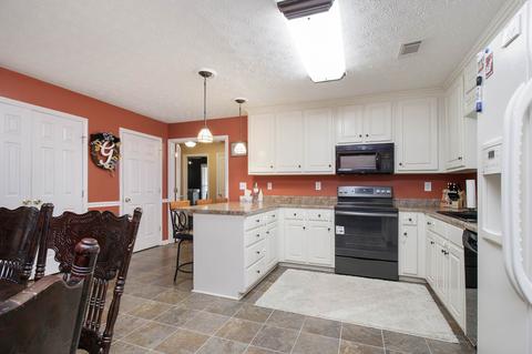 112 Grove St, Barnesville, GA 30204 photo 12