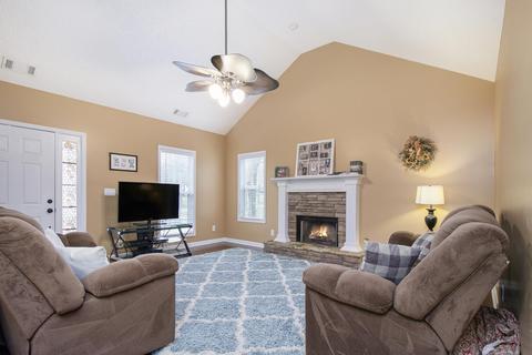 112 Grove St, Barnesville, GA 30204 photo 8