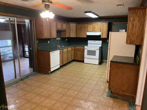 1104 3rd St, Perry, GA 31069 photo 6