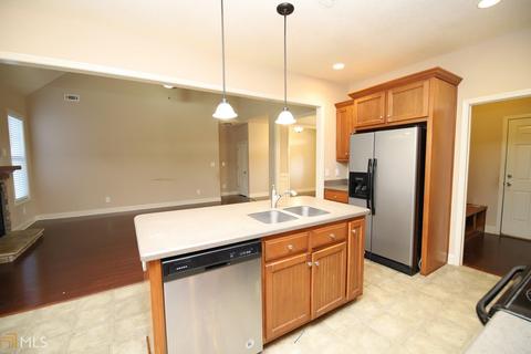204 N Pointe Dr, Lagrange, GA 30241 photo 4