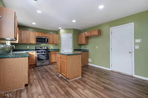 863 Brisley Cir, Hampton, GA 30228 photo 2