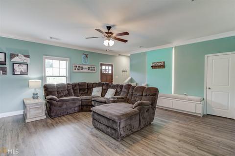 1035 Sutherland Dr, Winder, GA 30680 photo 4