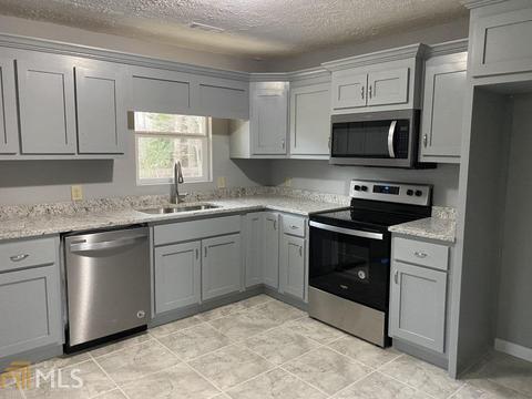 153 Spruce Ln, Cornelia, GA 30531 photo 3