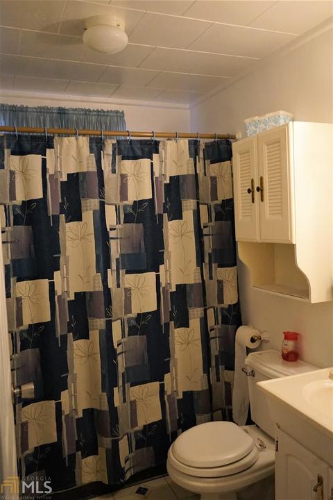 406 E Smith St, Claxton, GA 30417 photo 5