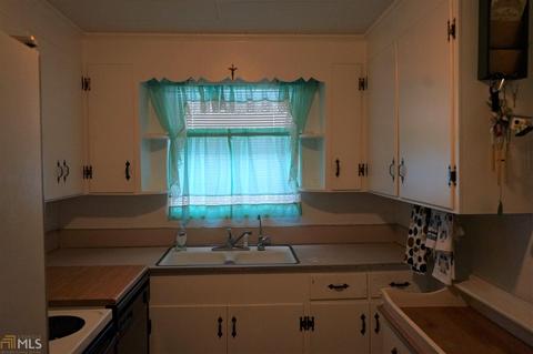 406 E Smith St, Claxton, GA 30417 photo 2