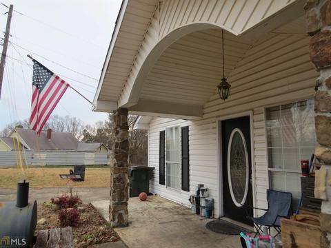 170 Persimmon St, Toccoa, GA 30577 photo 3