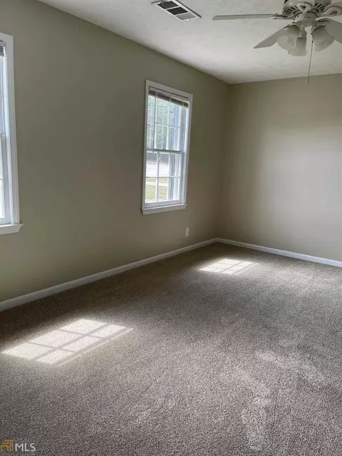 392 E Broad St, Winder, GA 30680 photo 7