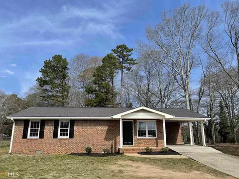392 E Broad St, Winder, GA 30680 photo 1