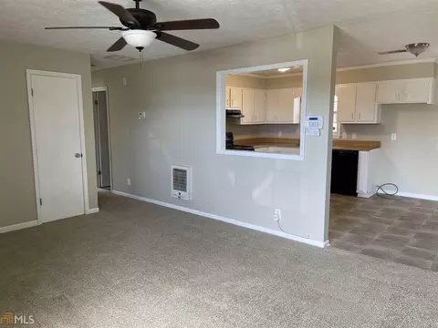 392 E Broad St, Winder, GA 30680 photo 10