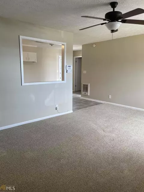 392 E Broad St, Winder, GA 30680 photo 9