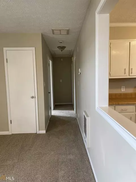392 E Broad St, Winder, GA 30680 photo 5