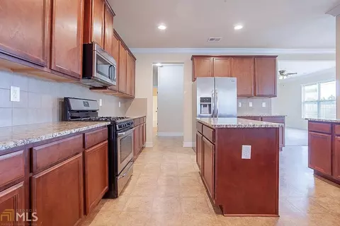 7671 Brazos Trl, Fairburn, GA 30213 photo 4