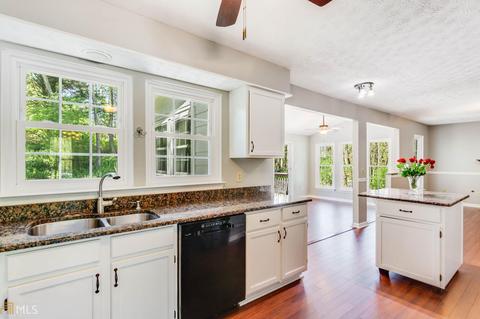 3911 E Meadow Dr, Duluth, GA 30096 photo 6