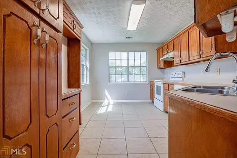 180 Avery Dr, Covington, GA 30016 photo 8