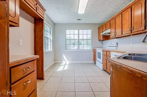 180 Avery Dr, Covington, GA 30016 photo 4