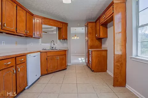 180 Avery Dr, Covington, GA 30016 photo 9