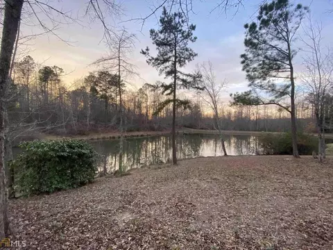 489 Grove, Barnesville, GA 30204 photo 2