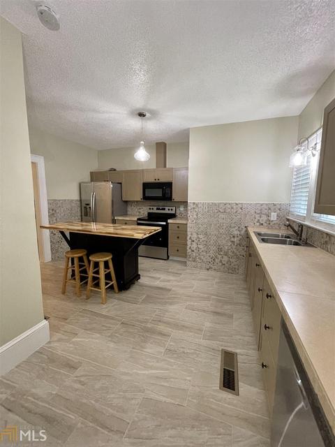 43 E New St, Winder, GA 30680 photo 11