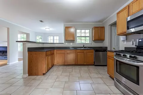 4777 Ruby Forrest Dr, Stone Mountain, GA 30083 photo 2