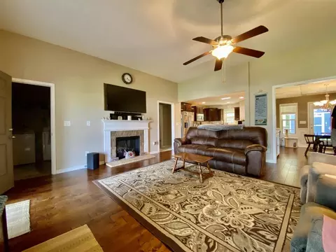 2397 19th Pl, Valley, AL 36854 photo 2