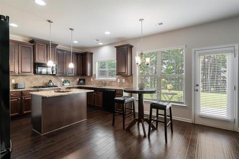 629 Toronto Cir, Hampton, GA 30228 photo 9