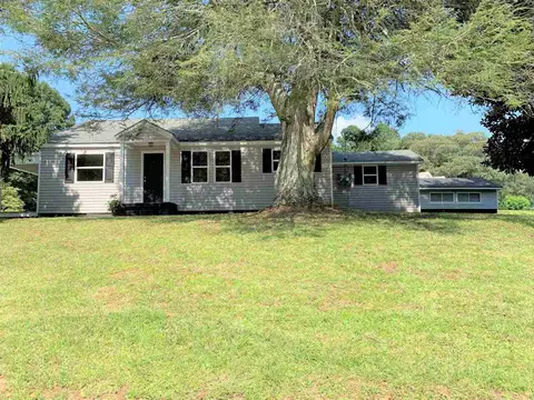313 Talmadge Dr, Toccoa, GA 30577 photo 1
