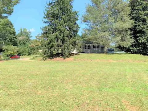 313 Talmadge Dr, Toccoa, GA 30577 photo 2