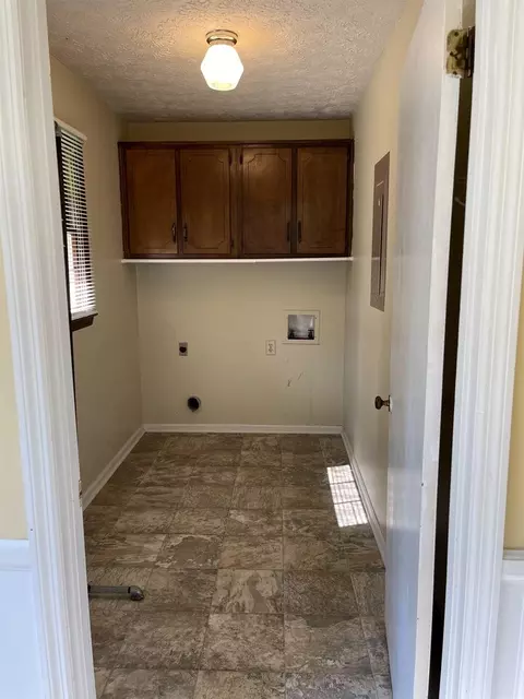 507 Valleyview Dr, Winder, GA 30680 photo 3