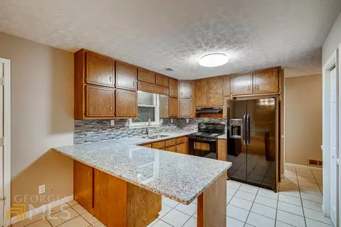 7071 Stephens Ct, Morrow, GA 30260 photo 10