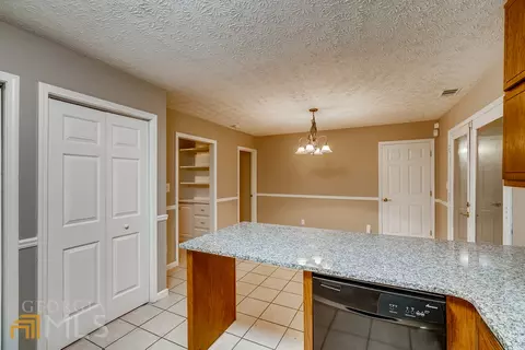7071 Stephens Ct, Morrow, GA 30260 photo 9