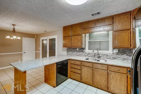 7071 Stephens Ct, Morrow, GA 30260 photo 8