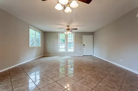 856 Betty Ln, Stone Mountain, GA 30083 photo 4