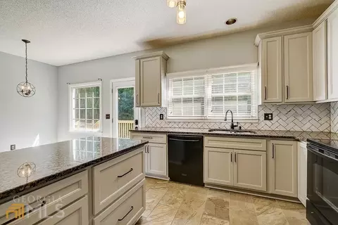 33 N Hampton Dr, White, GA 30184 photo 11