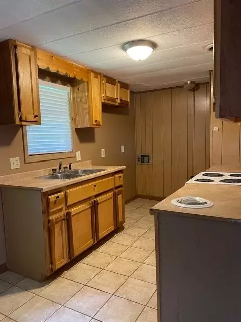 488 E Main St, Manchester, GA 31816 photo 3