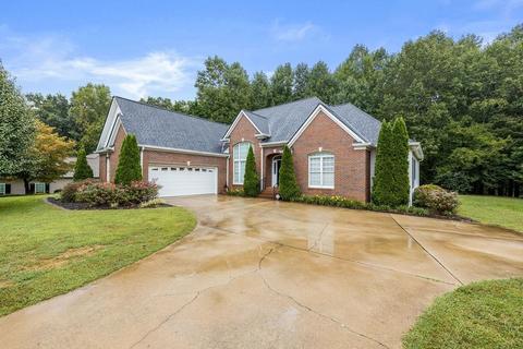 114 Springbrook Dr, Cornelia, GA 30531 photo 2